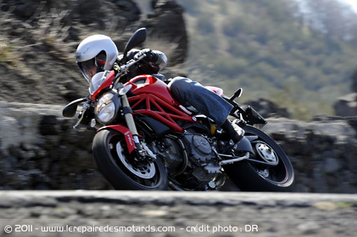 Ducati Monster 1100 Evo ABS et DTC Entre deux lacets les 160 180 km h sont