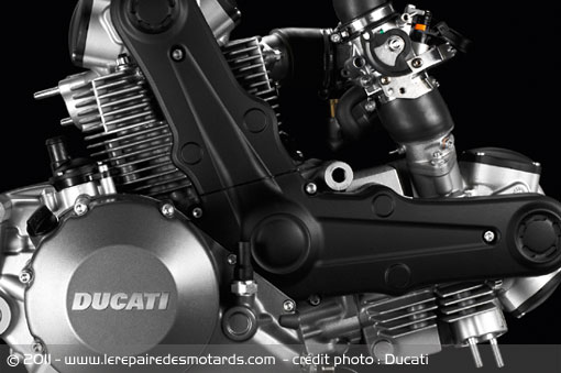 Moteur et twin en L du Ducati Monster 1100 Evo