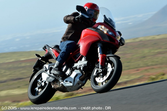 Ducati Multistrada 1200 DVT sur autoroute