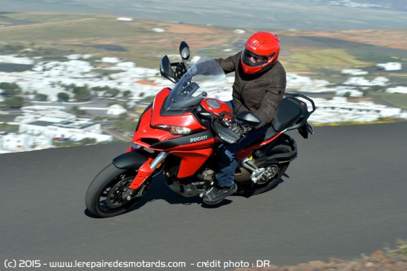 Vue de dessus de la Ducati Multistrada 1200 DVT