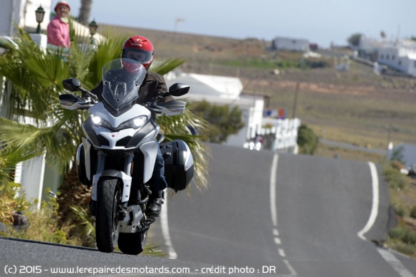 Ducati Multistrada 1200 S en ville