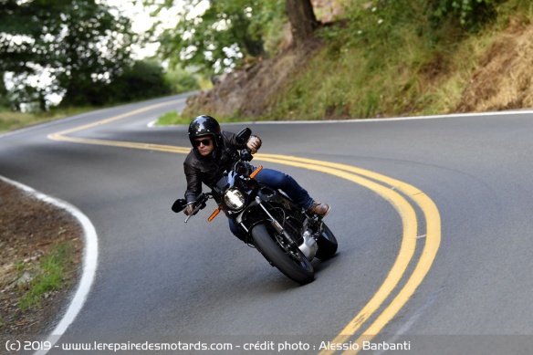 Courbe rapide avec la Harley-Davidson LiveWire