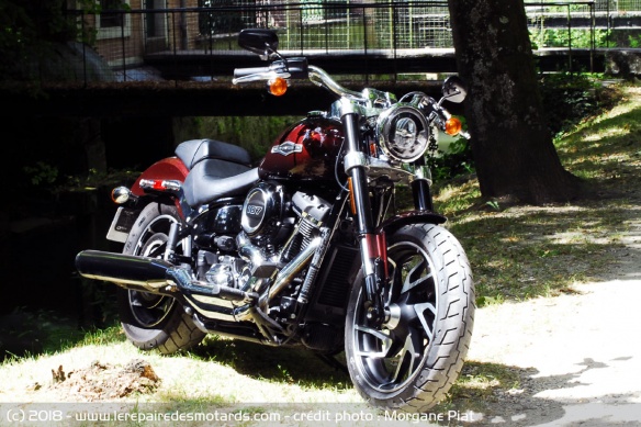 La Harley-Davidson Sport Glide 107 sans carénage ni valises