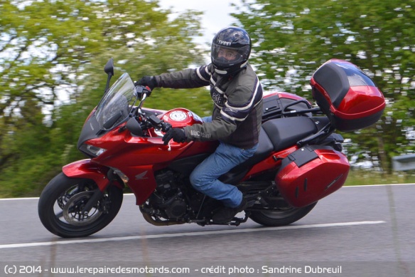 Honda CBF 1000 F sur départementale