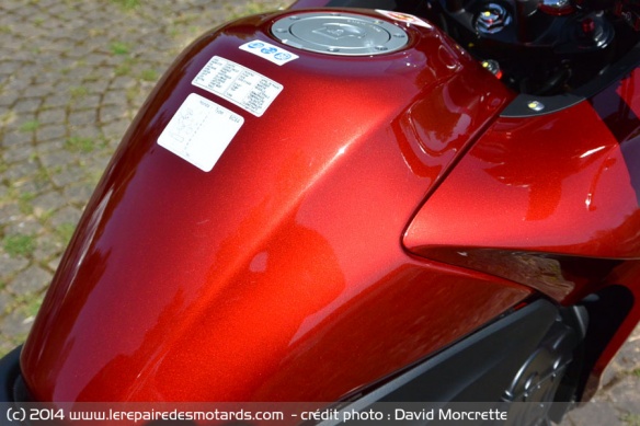 Réservoir et consommation de 6 l/100 km Honda CBF 1000 F