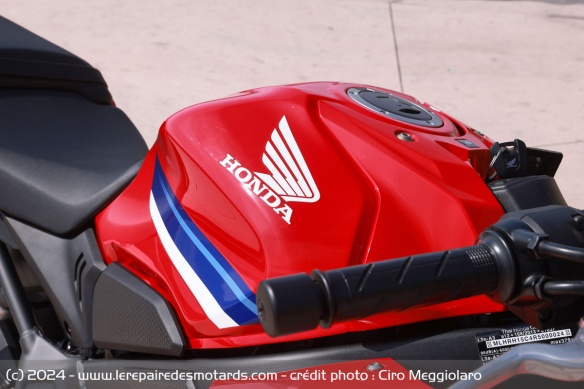 Le réservoir de la Honda CBR650R E-Clutch