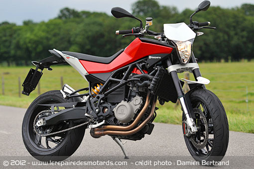 husqvarna-nuda-900r-cote.jpg