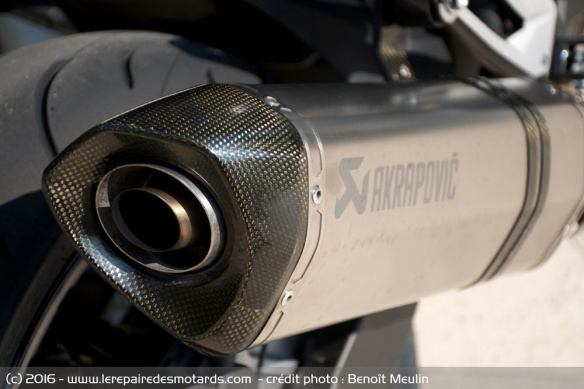 Echappement Akra optionnel de Kawasaki Z800e SE