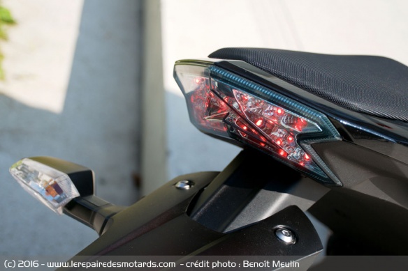 Feu arrière à LEDs de Kawasaki Z800e SE