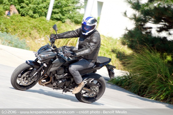Kawasaki Z800e SE en dynamique