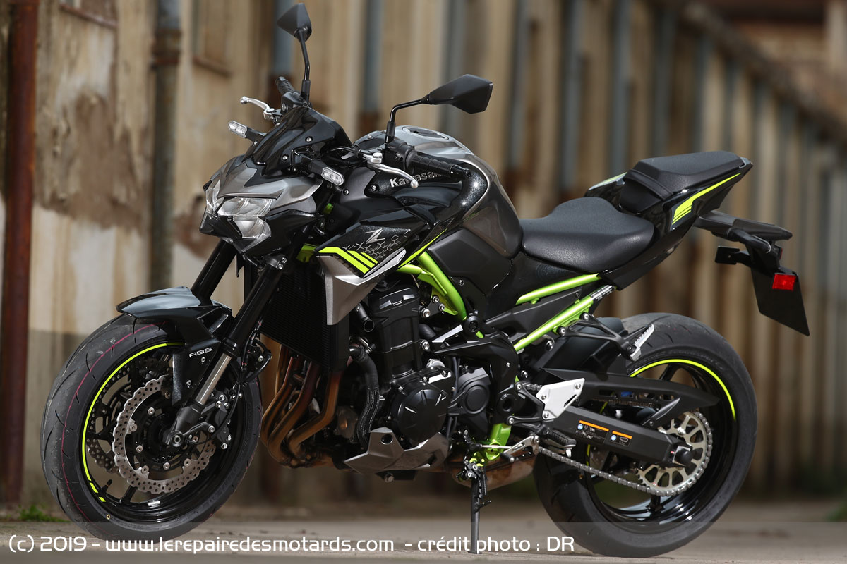 http://www.lerepairedesmotards.com/img/essais/kawasaki/z900/kawasaki-z900-roadster-statique_hd.jpg