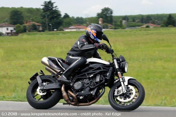 Essai de la Moto Morini Corsaro 1200 ZT sur route