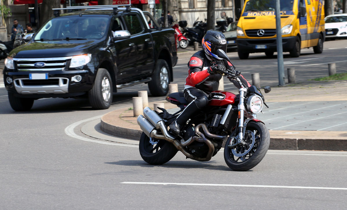 Rome Motos : garage de scooters et motos anciens situé à Paris 17