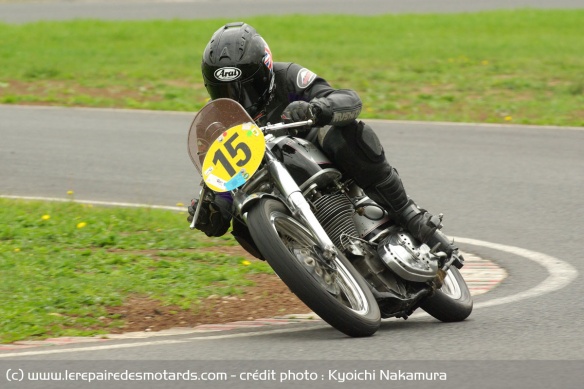 C'est sur le tracé de Mallory Park que nous avons testé la Manx