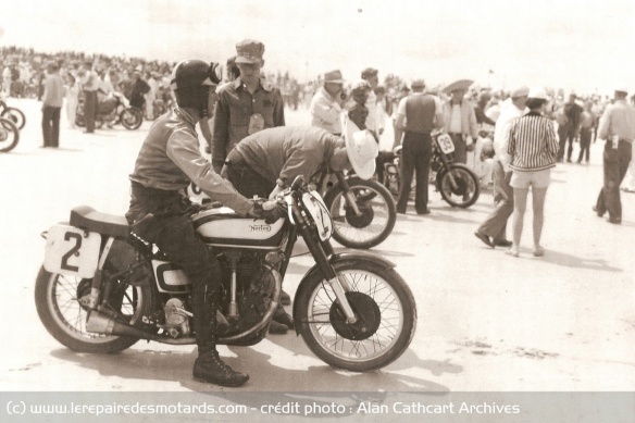 Dick Klamfoth au départ de la Daytona 200 de 1952 