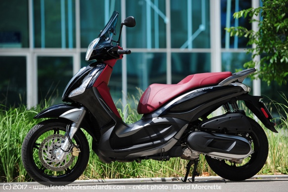 Piaggio Beverly 350 de coté