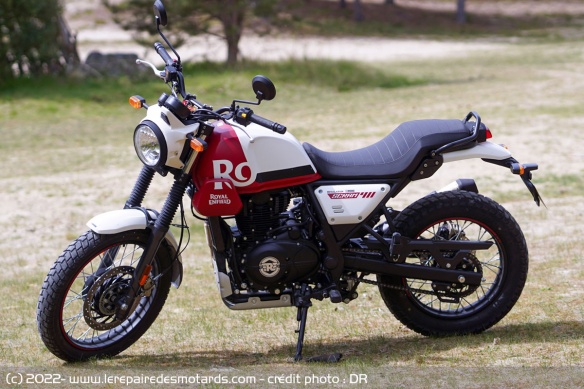 Un modèle bicolorore de la Royal Enfield Scram 411