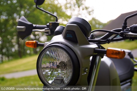 Design de la face avant de la Royal Enfield Scram 411