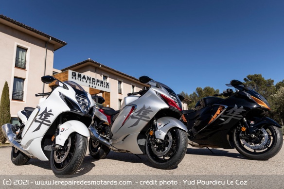 Les trois déclinaisons de couleurs de la Suzuki Hayabusa 2021