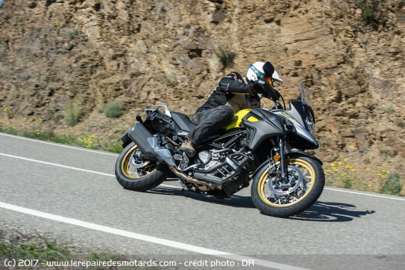 La V-Strom 650 XT en courbe