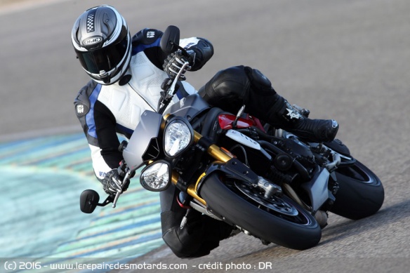 Triumph 1050 Speed Triple sur circuit