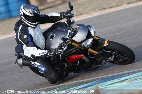 Triumph 1050 Speed Triple sur piste