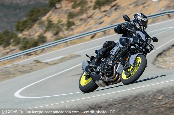 Yamaha MT-10 sur départementale