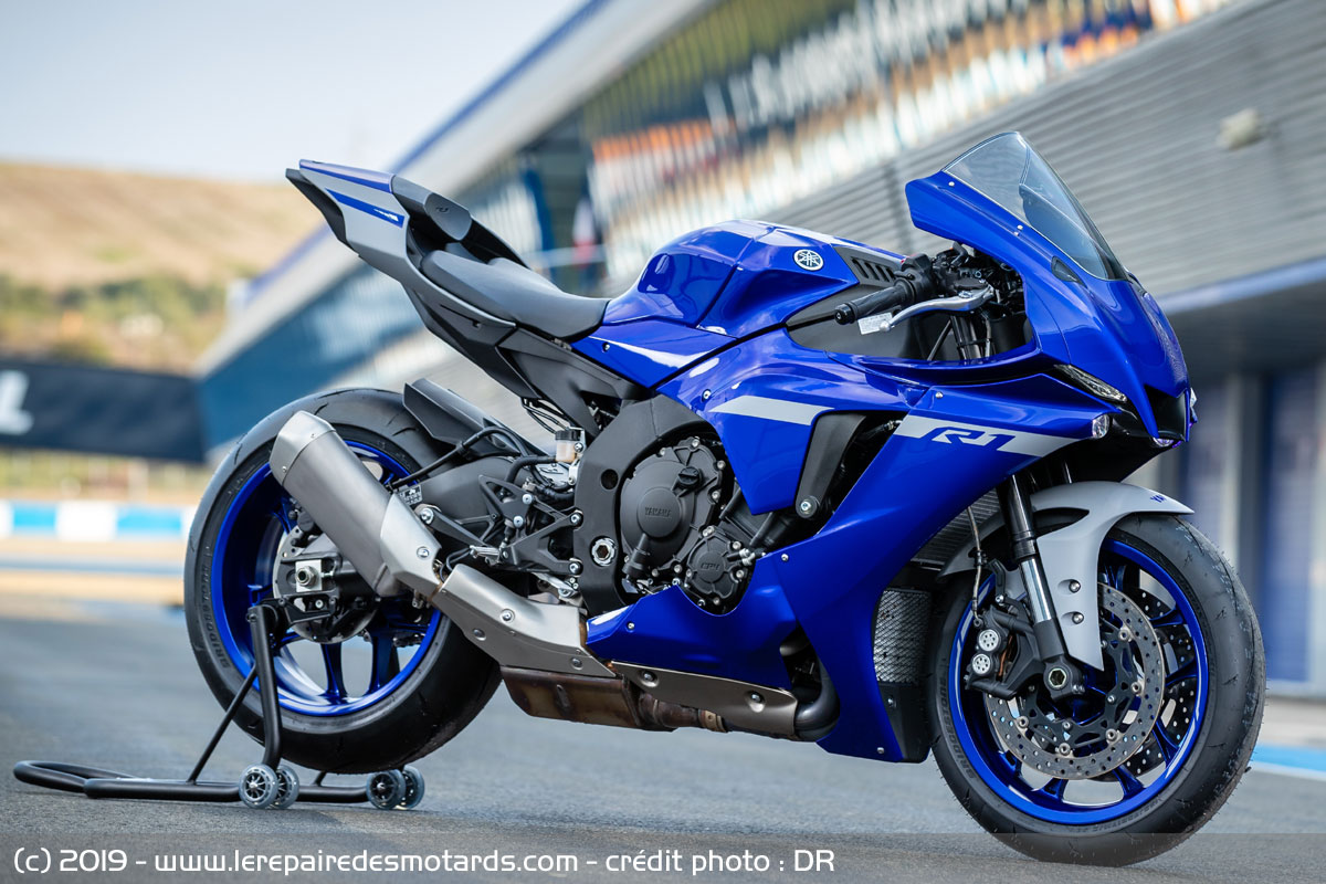 Moto online r1 m