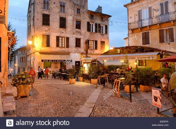 france-haute-corse-corte-le-bar-de-la-haute-ville-sur-la-place-gaffori-e2d9ta.jpg