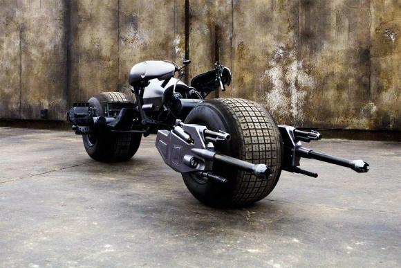 batman-batpod-motorcycle-auction-01.jpg