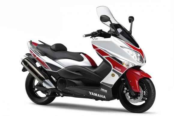 yamaha-t-max-scooter-wgp-replica-unveiled-35543_1.jpg