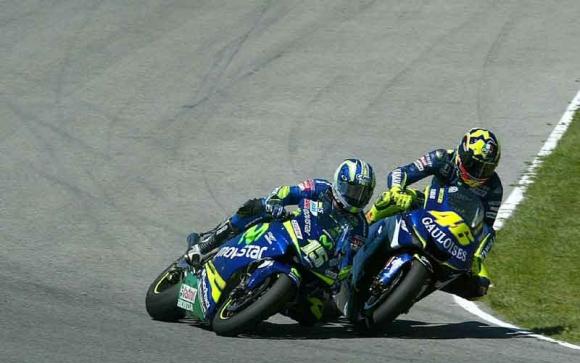 rossi-and-gibernau-clash.jpg