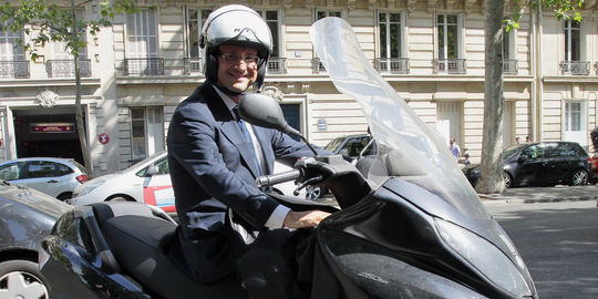 1688924_3_bc0d_francois-hollande-sur-son-scooter-en-mai-2011_d9d7a16a0cd489c97712f3c5f14d92d6.jpg