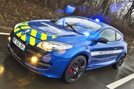 S7-Decouvrez-en-photos-et-video-la-nouvelle-Renault-Megane-R-S-Gendarmerie-212368.jpg