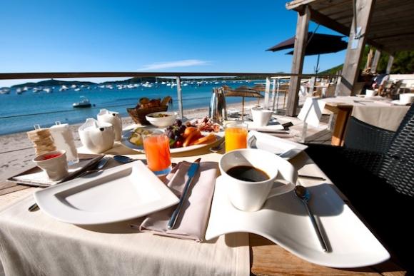 Hotel-Le-Pinarello-boutique-hotel-de-luxe-Porto-Vecchio-petit-dejeuner-by-KomingUP.jpg