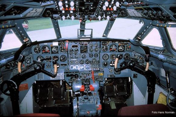 b273c8718de745c9d9712299e1569405--caravelle-cockpit.jpg