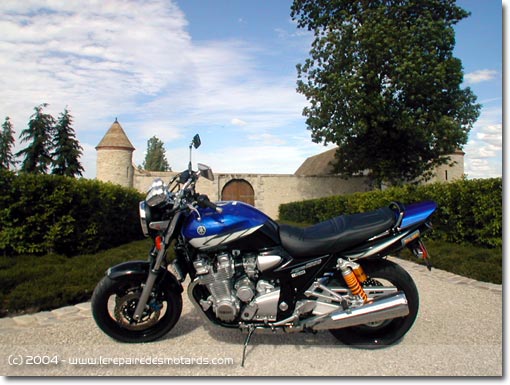 yamaha-xjr1300-cote3_.jpg