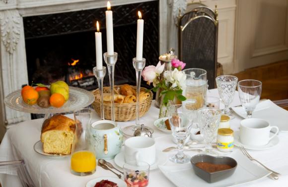 Un-petit-dejeuner-a-partager-au-coin-du-feu--au-Sous-Bois.jpg