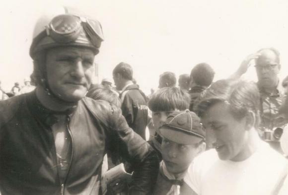 mike-hailwood-and-bill-ivy-in-1967.jpg