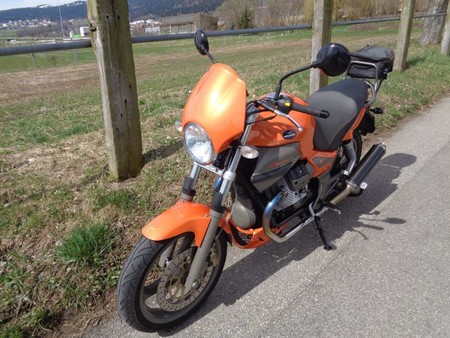 moto-guzzi-breva-moto-guzzi-breva-750-orange_86408371.jpg