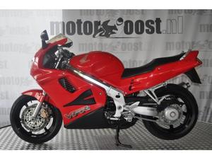 honda-vfr-honda-vfr-750f-vfr750f-rouge_68980088.jpg