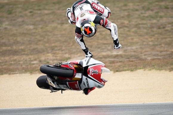 jorege-lorenzo-crashes-at-laguna-seca-motogp.jpg