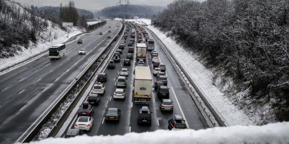 Savoie-la-route-vers-Les-Menuires-et-Val-Thorens-rouverte.gif