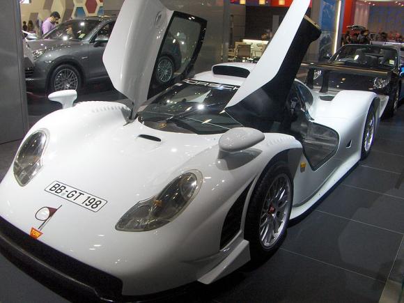 800px-Porsche_911_gt1_-_AIMS.JPG
