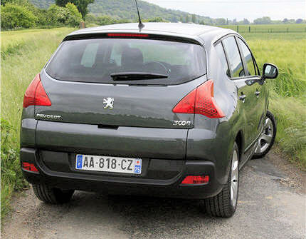 trapu-robuste-3008-donne-l-impression-d-etre-cramponne-a-route-rassurant-tenue-437805.jpg