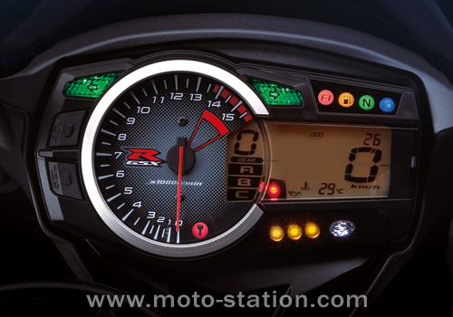Suzuki_GSX-R_1000_k9_compteur_stpz.jpg