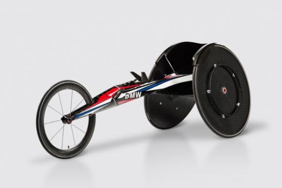 2016_05_02__18_04_fauteuil_roulant_de_profil_bmw.jpg