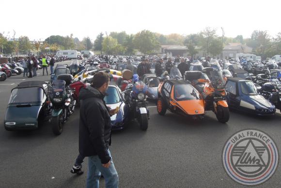 Autant-de-side-cars-dans-le-hall-que-sur-le-parking-5eme-Salon-du-Side-Car-URAL-FRANCE.jpg