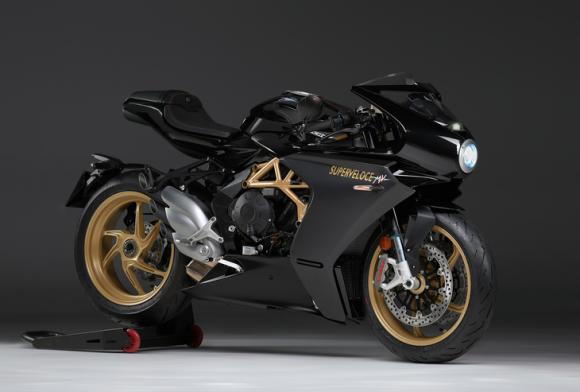 superveloce-800-black-studio.jpg