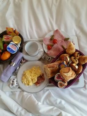 petit-dejeuner-au-lit.jpg